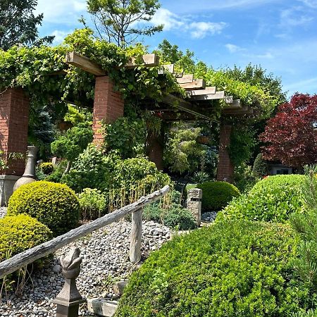 The Wind In The Willows - Luxury Lakefront Oasis Bed and Breakfast Cobourg Εξωτερικό φωτογραφία