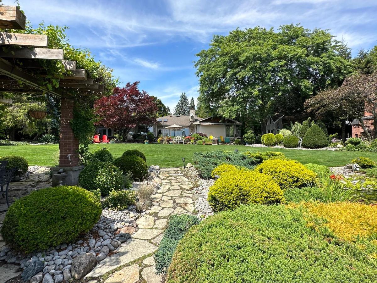 The Wind In The Willows - Luxury Lakefront Oasis Bed and Breakfast Cobourg Εξωτερικό φωτογραφία